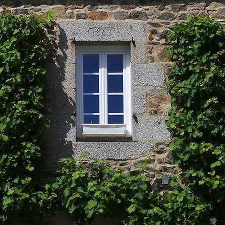 Manoir De Kercadic Bed & Breakfast *